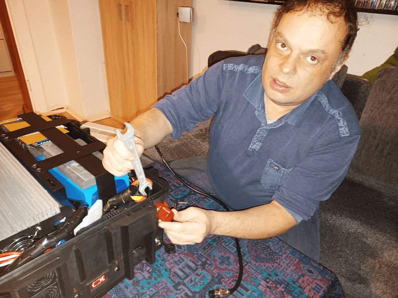 Vor Ort Service an der 3000 Watt Powerstation